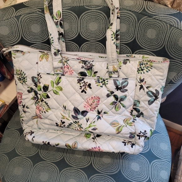 Vera Bradley "Seawater Blossoms" Tote - Picture 6 of 15